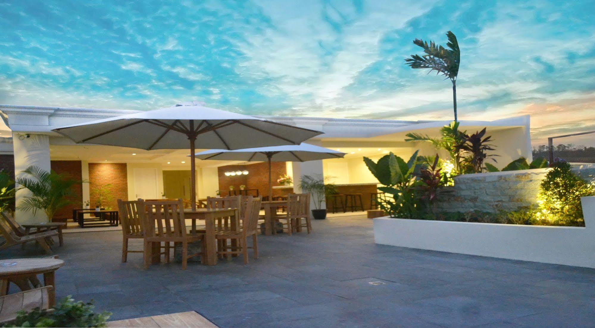 Amalfi Hotel Seminyak Extérieur photo